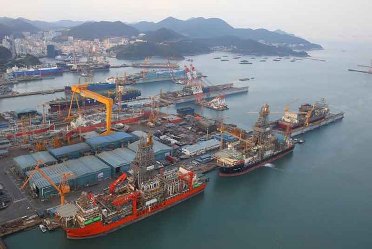 Koreaanse tolk en vertaler voor de scheepsbouwindustrie